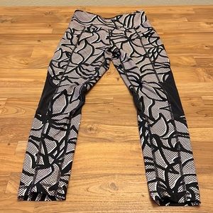 XS black & pink DKNY leggings with mesh material from knee side leading to back